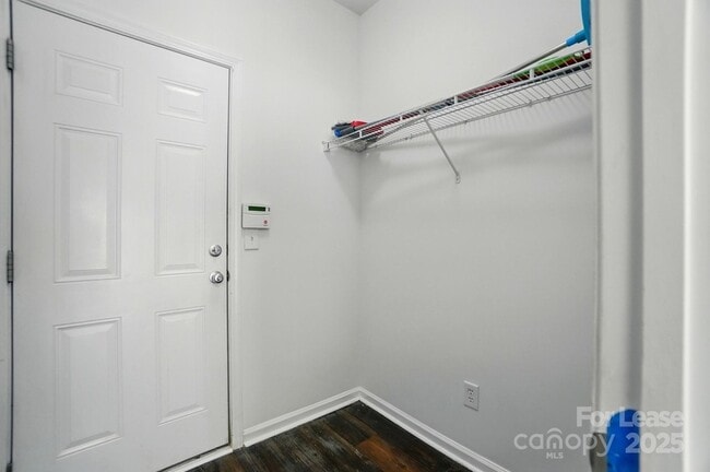 Building Photo - 10316 Stineway Ct