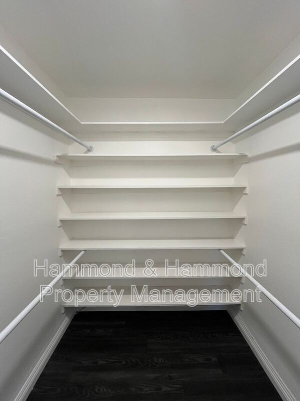 Building Photo - 20930 Parthenia St