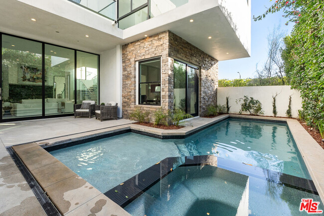 Building Photo - 1621 N Fairfax Ave