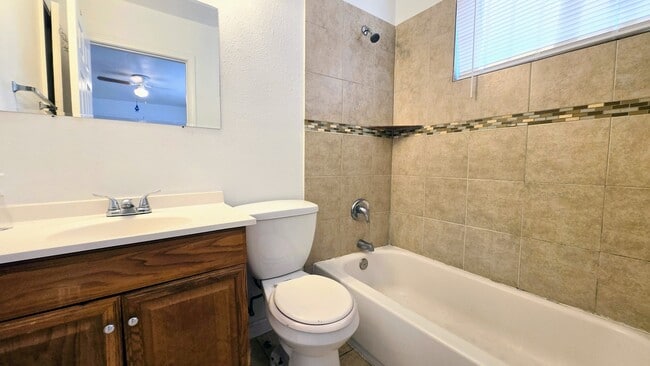 Building Photo - 2431 Octavia Dr