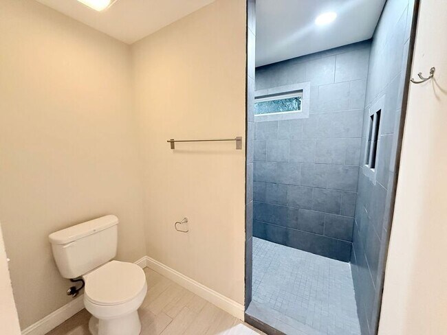 Building Photo - 2016 Salamanca St