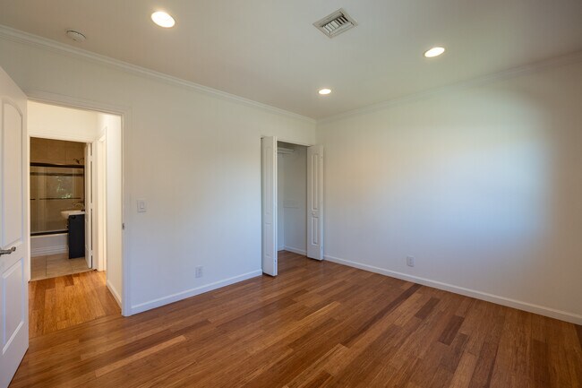 Building Photo - 10930 Oro Vista Ave