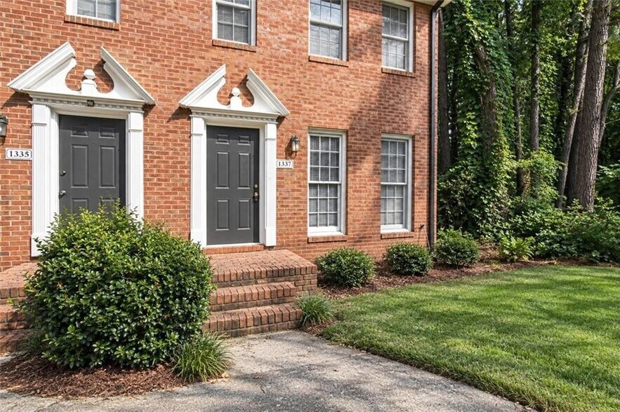 Building Photo - 1337 Sweet Pine Dr
