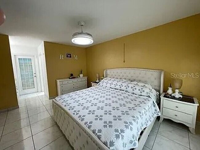 Building Photo - 2 bedrooms and 2 bathrooms Home in Kissimmee