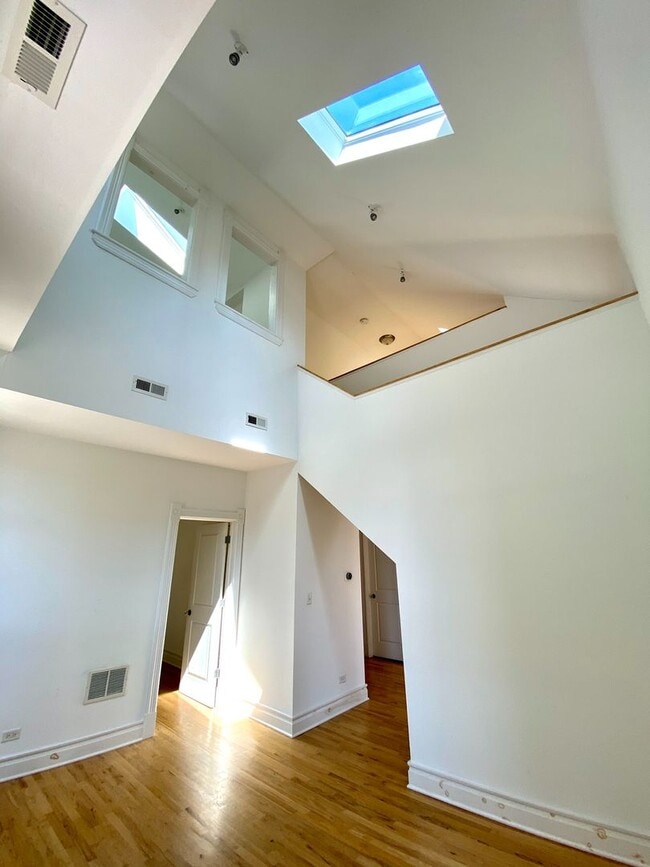 Building Photo - Pilsen 1248