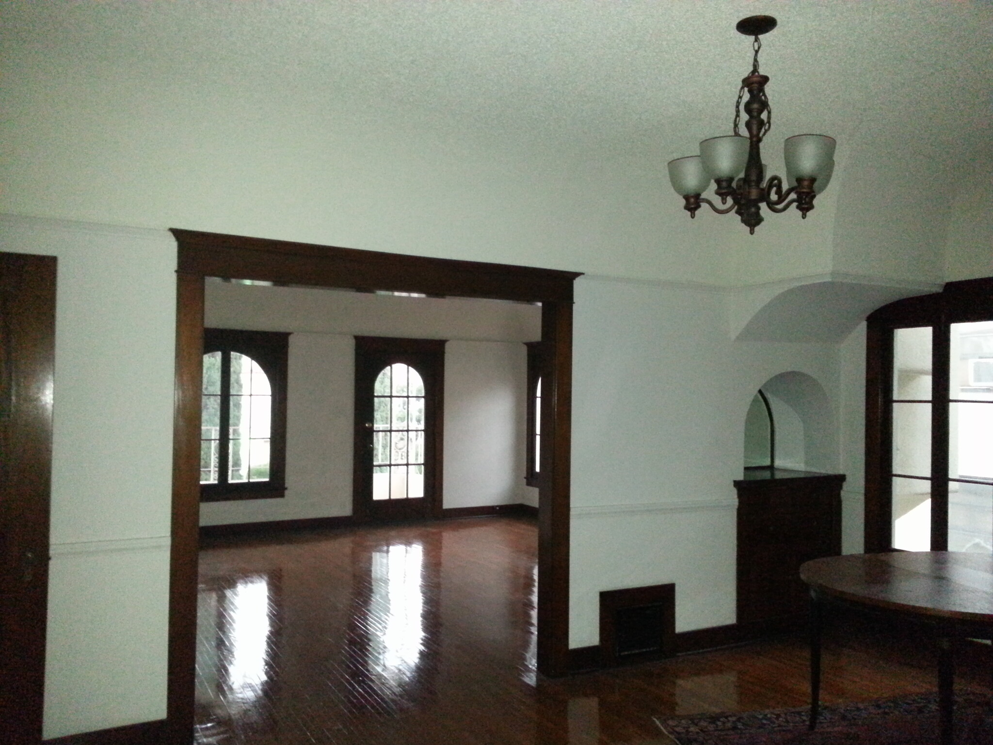 Dining rm to living rm - 218 1/2 N Kenmore Ave