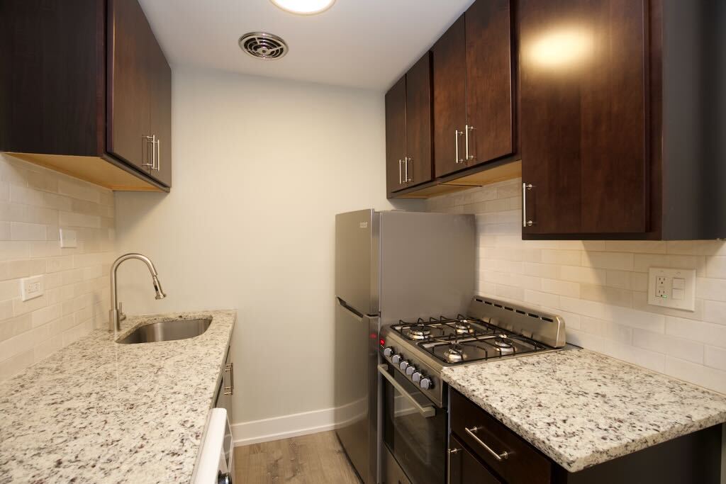 Building Photo - 448 W Barry
