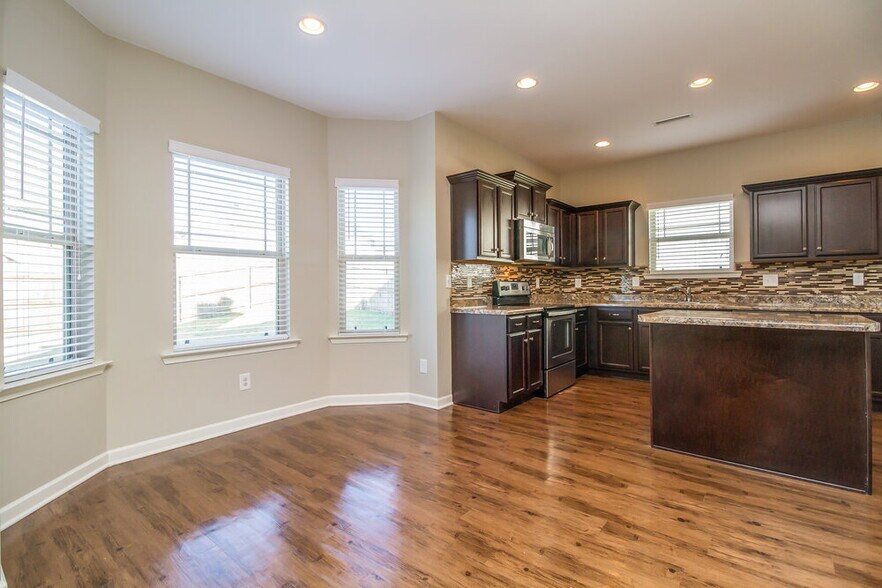 Building Photo - 8005 Lakota Ct