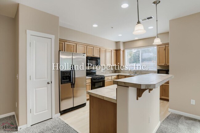 Building Photo - 10882 NE Red Wing Way