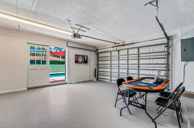 Building Photo - 532 N Palmway