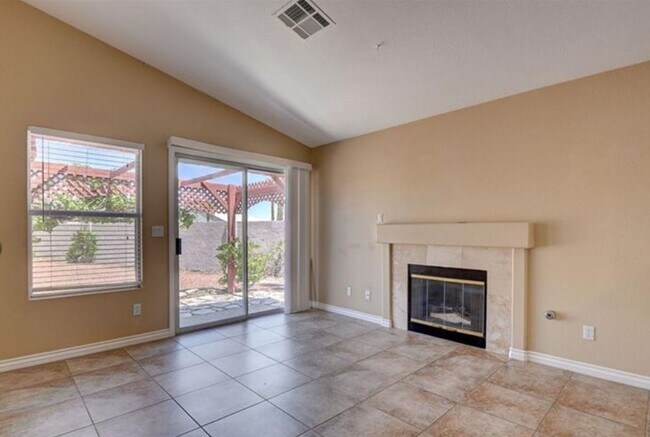 Building Photo - Single Story Gem!