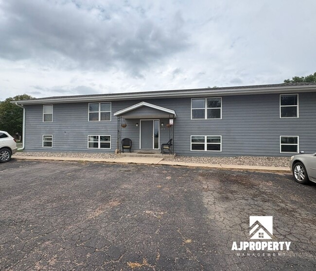 Building Photo - 600 E Aspen Blvd
