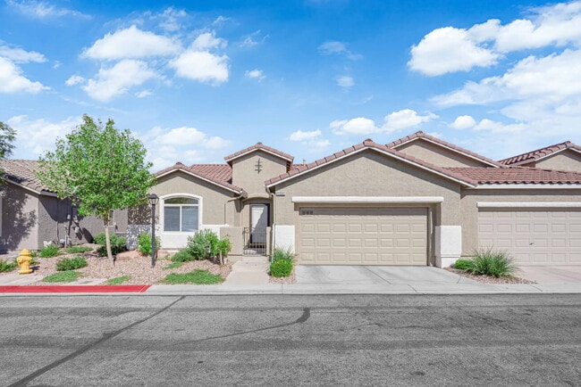 Building Photo - Don't miss out on this super cute 2-bedroo...