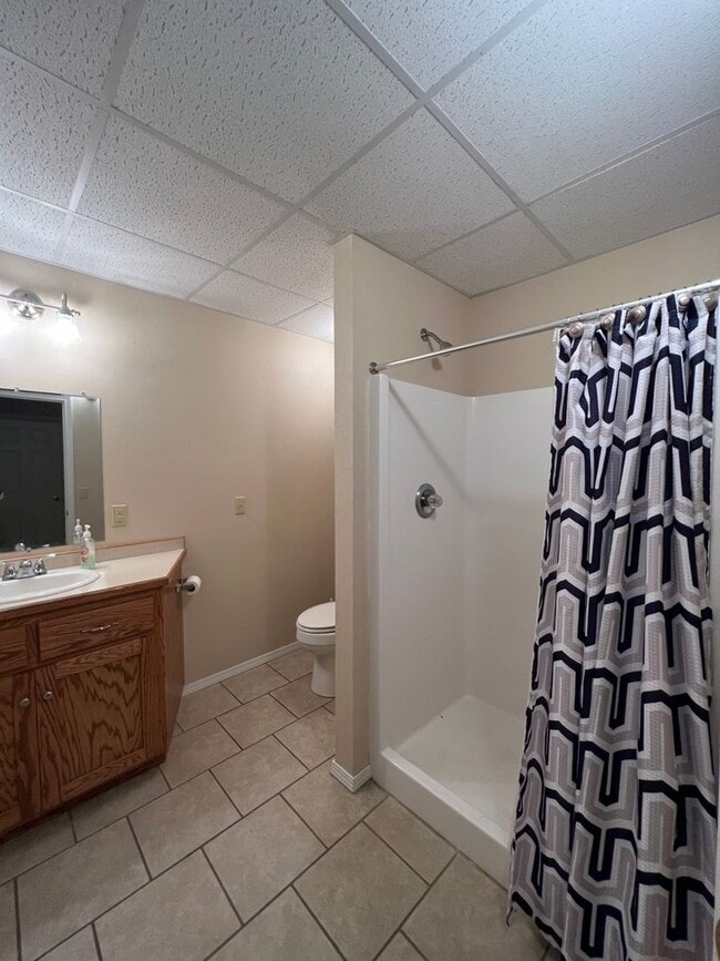 Building Photo - 5Br Basement Home