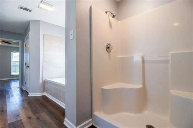 Building Photo - 24 Oxford Dr