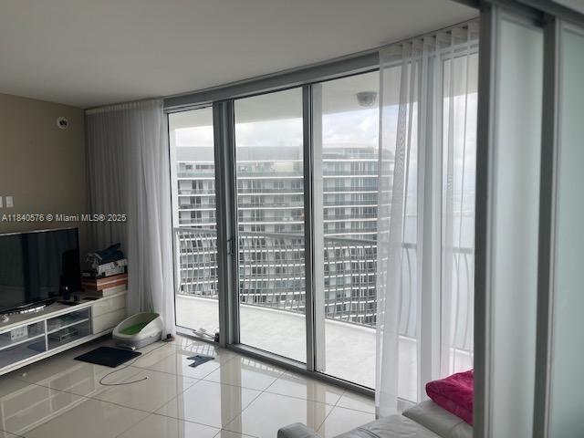 Building Photo - 1750 N Bayshore Dr