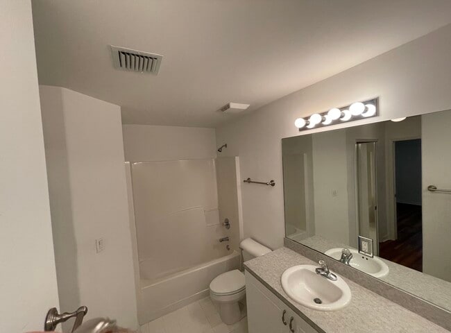 Building Photo - 145 Park Pl