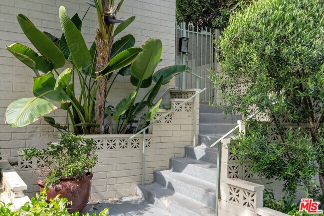 Building Photo - 8219 Norton Ave