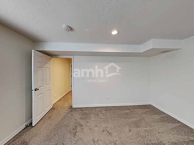 Building Photo - 10454 Sugarloaf Dr