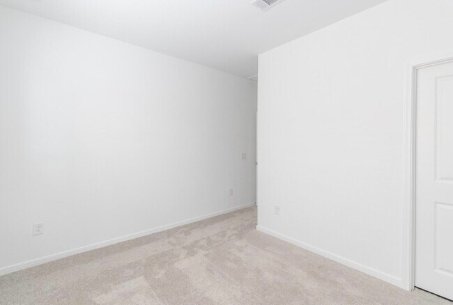 Building Photo - 1052 Greenshank Dr