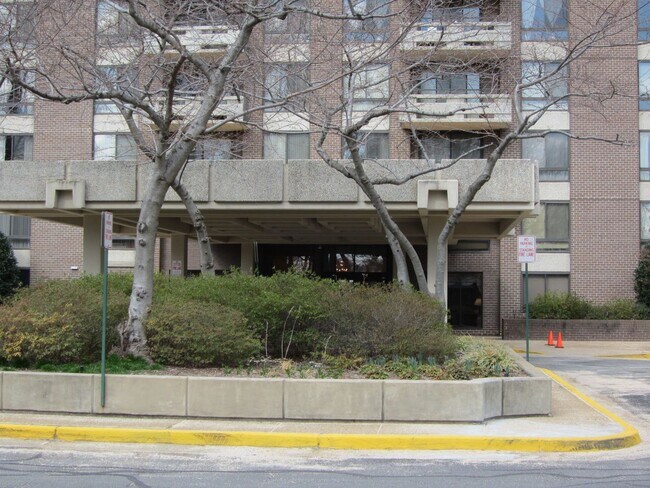 Building Photo - 1808 Old Meadow Rd