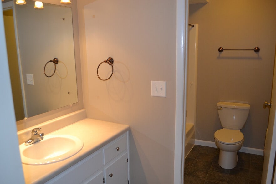 Building Photo - 441 Woodside Trail