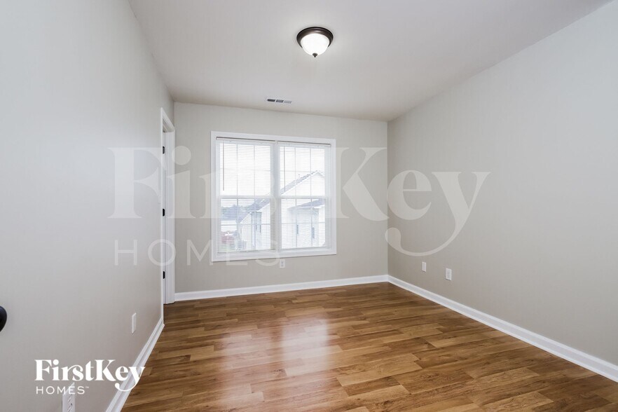 Building Photo - 2285 Glen Cove Way