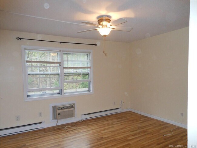 Building Photo - 646 Howe Ave