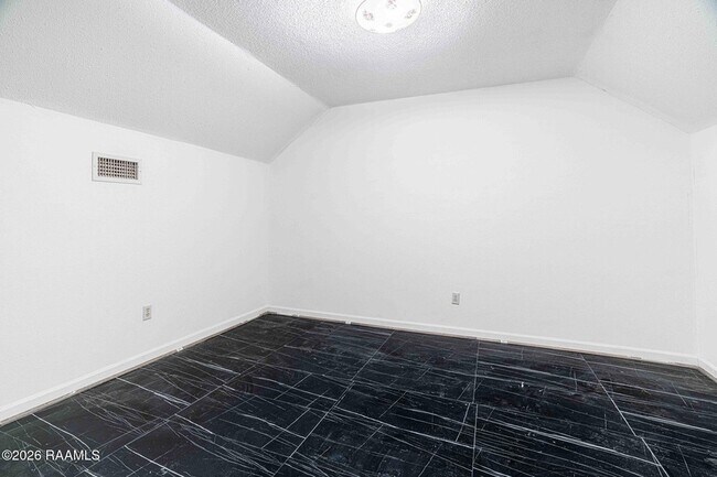 Building Photo - 222 Winsor Dr