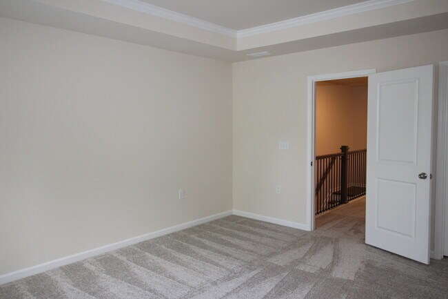 Building Photo - 869 Falls Grove Trl