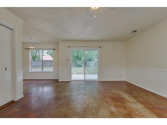 Building Photo - 3406 Norwood Hill Rd