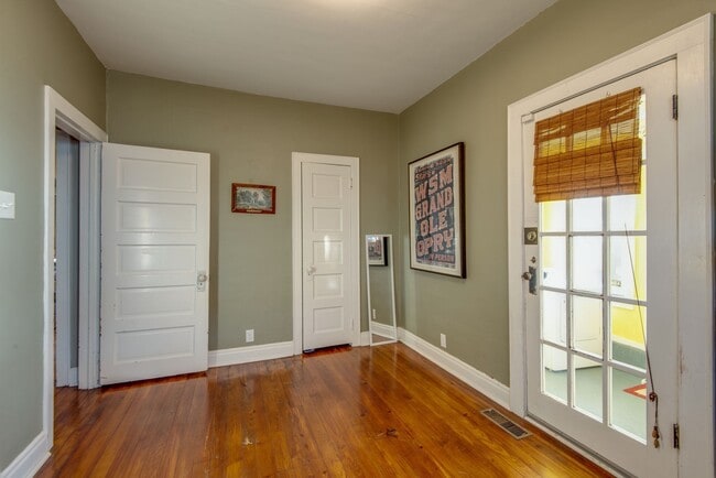 Building Photo - 1504 Fatherland St