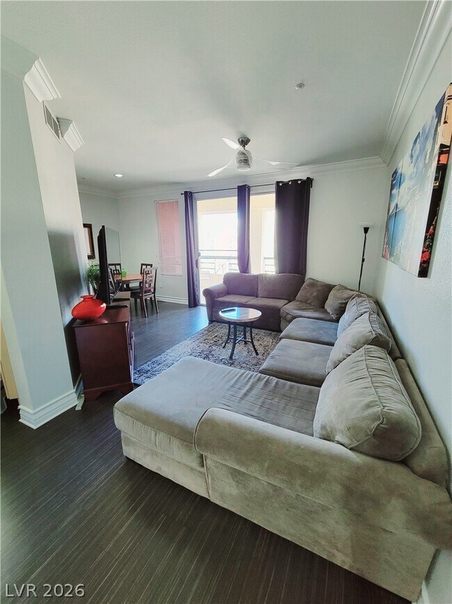 Building Photo - 220 E Flamingo Rd