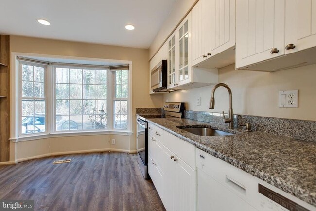 Building Photo - 4428 Holly Ave