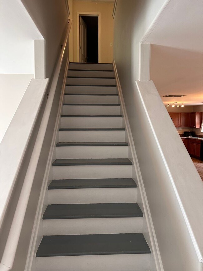 Building Photo - Great home in quiet neighborhood