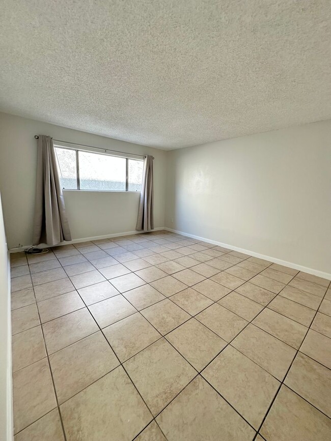 Building Photo - BEAUTIFUL 2 BD/1 BATH UNIT FOR RENT!
