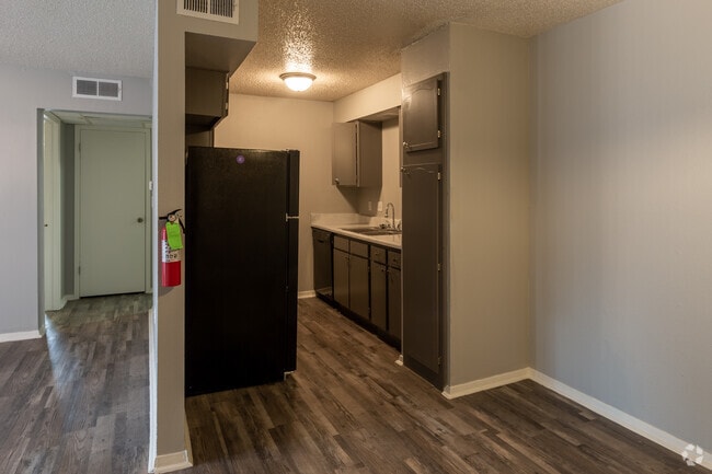 1 BR, 1 BA - 724 SF - Vines at Adams