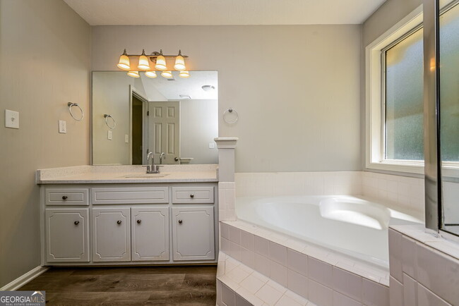 Building Photo - 266 Northwind Dr