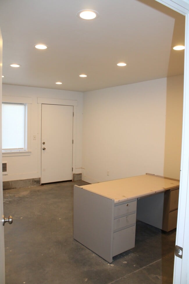Building Photo - 57 W 465 N