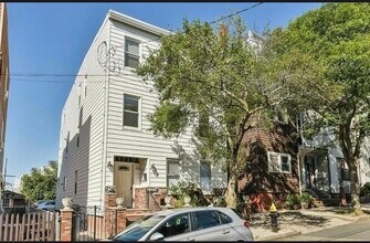 Building Photo - 154 Webster St