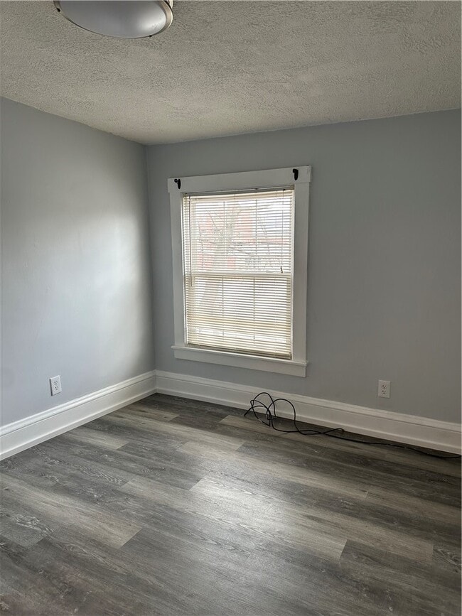 Building Photo - 402 W High St