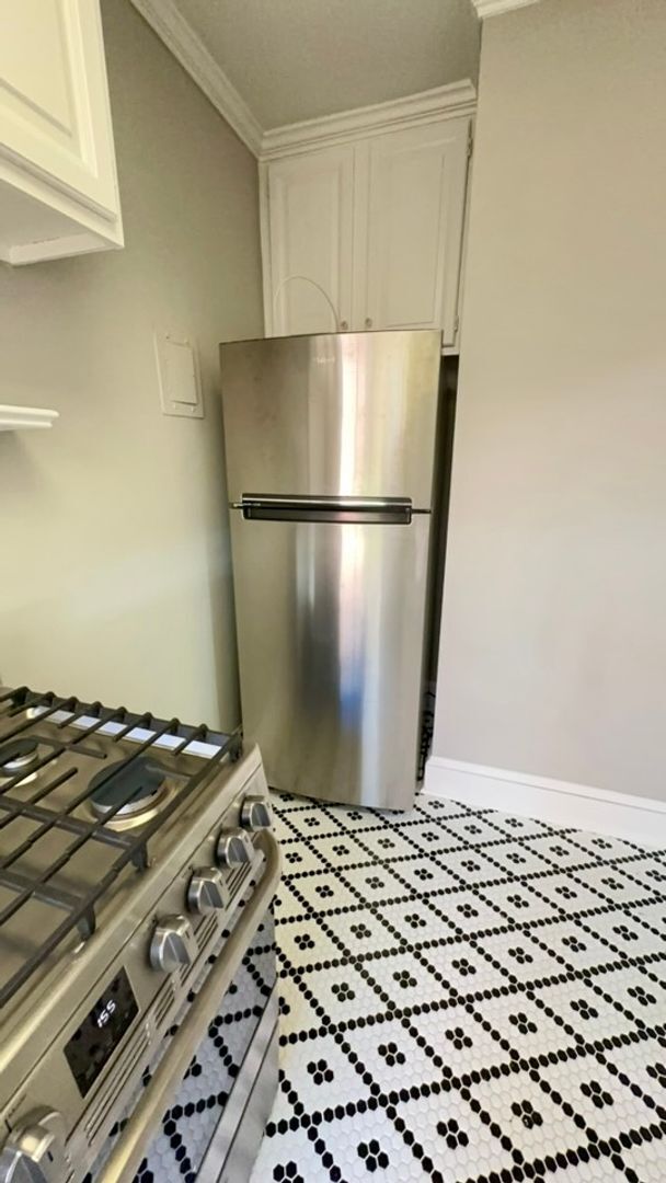 Building Photo - Bright & Modern Renovated 1-Bedroom Condo in Heathwood Court