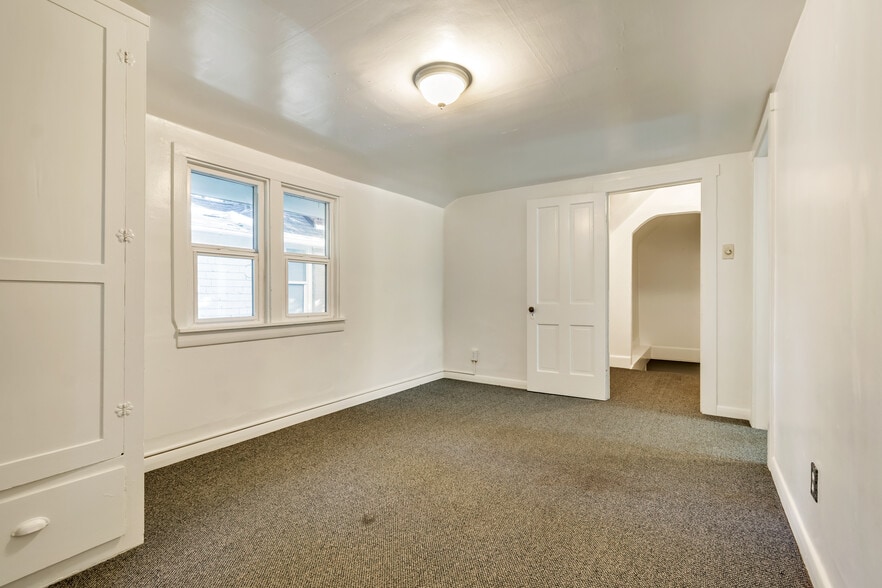 Building Photo - 1058 S 900 E
