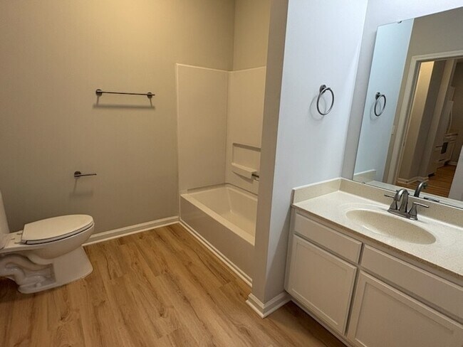Building Photo - 1 Bedroom 1 bath