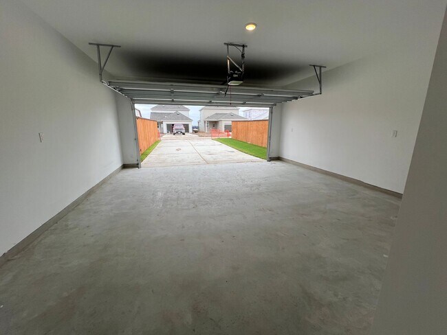 Building Photo - 204 Doodle Ln