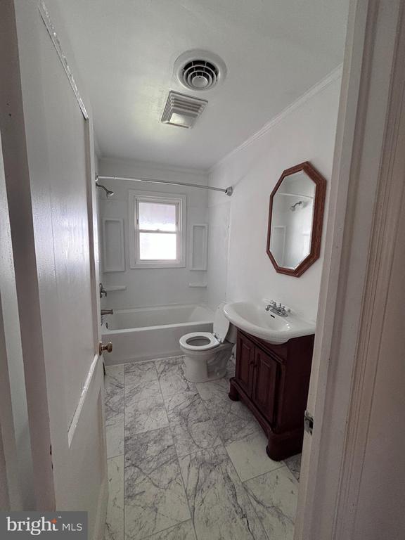 Building Photo - 507 Hollyday St