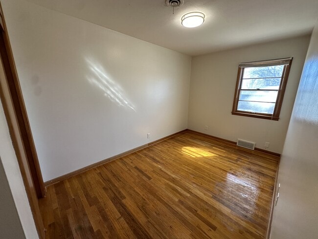 Building Photo - 308 W 33rd St