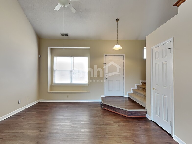 Building Photo - 9984 Waterside Dr