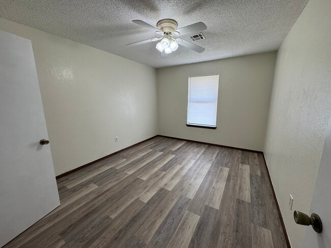 Building Photo - 8413 Woodfield St