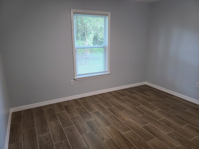 Building Photo - 674 Beard Ave